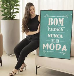 Quadro Decorativo Bom Humor Nunca Sai de Moda Frase