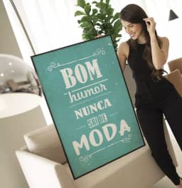 Quadro Decorativo Bom Humor Nunca Sai de Moda Frase